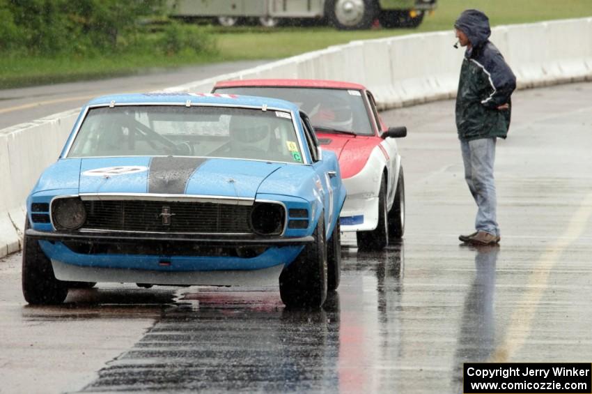Brian Kennedy's Ford Mustang Boss 302 and Ed Dulski's Datsun 240Z on the false grid.