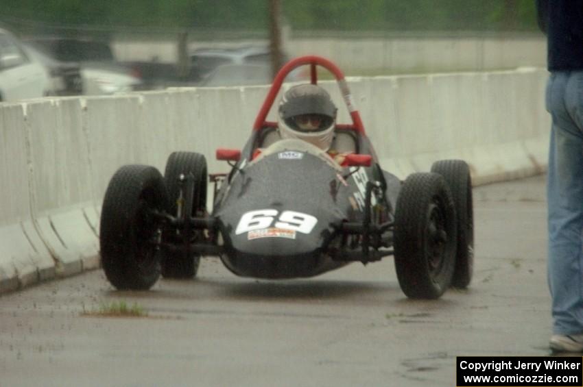 Jon Belanger's Autodynamics Mk. V Formula Vee on the false grid.