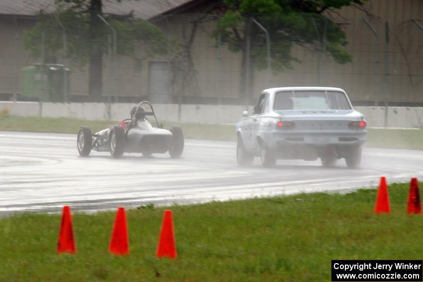 John Hertsgaard's Formula Junior Special and Gary Davis' Dodge Dart