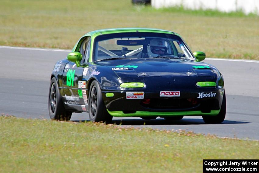 Aaron Jongbloedt's PTE Mazda Miata