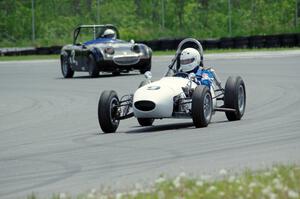 Jack Church's Huffaker BMC Mk. I Formula Junior and Phil Schaefer's Austin-Healey Sprite