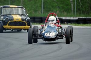 Jon Belanger's Autodynamics Mk. V Formula Vee and Greg Wold's Morris Mini-Cooper S