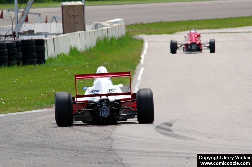 Jed Copham's Formula Enterprises chases Ethan Mackey's EuroSwift SC94T Formula Ford