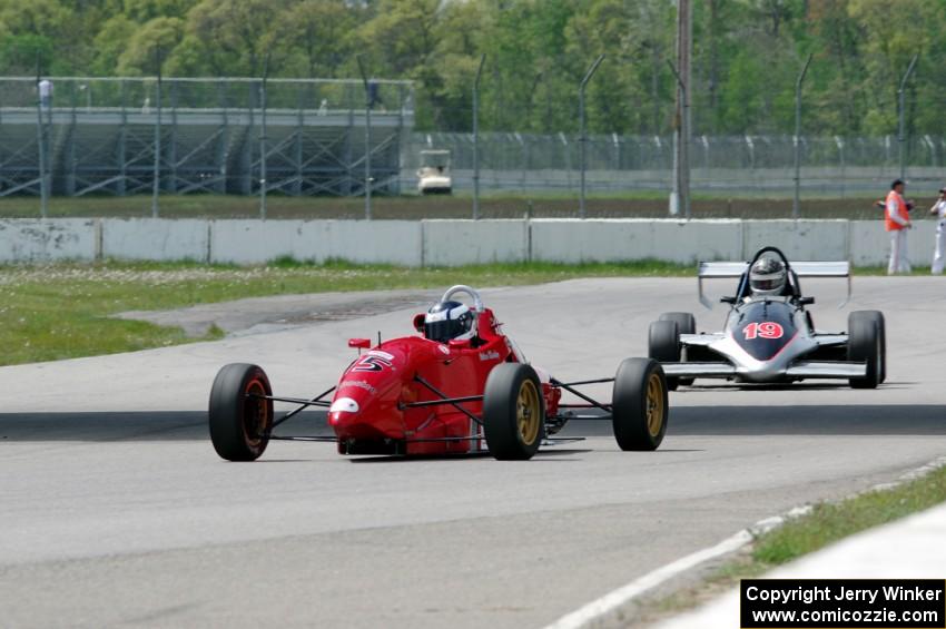 Ethan Mackey's EuroSwift SC94T Formula Ford and Steve Flaten's Star Formula Mazda