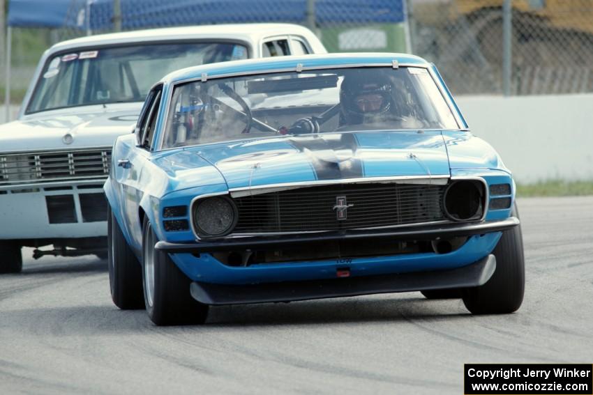 Brian Kennedy's Ford Mustang Boss 302 and Gary Davis' Dodge Dart