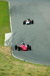 Darrell Peterson's LeGrand Mk. 21 Formula Ford and Jim Gaffney's RCA Formula Vee