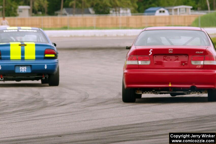 Mike Smith's STL Honda Civic Si chases John Glowaski's STL Dodge Neon ACR