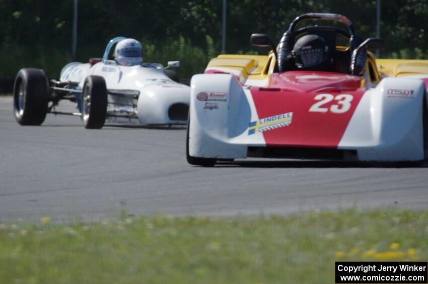 Mike Bendix's Spec Racer Ford 3 and Bruce Drenth's AAR Eagle Formula Ford