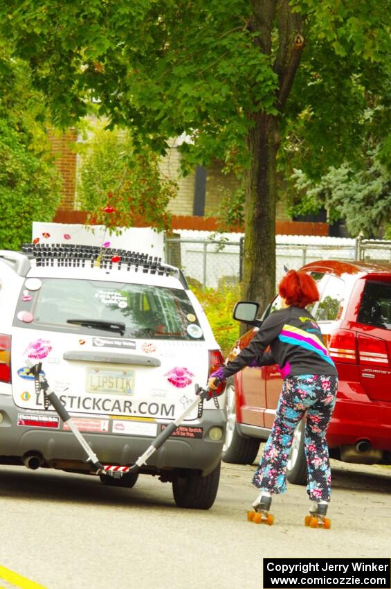 ArtCar - Pontiac Vibe and roller girl