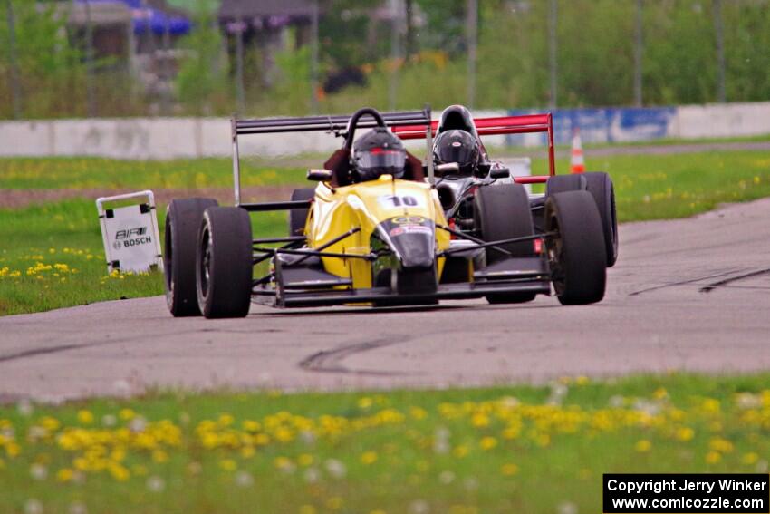 Steve Thomson's Van Diemen DP08/Elan Formula Atlantic and Dave Schaal's Formula Enterprises