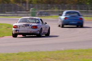 Roger Knuteson's T4 BMW Z4 and Chris Craft's Spec Miata Mazda Miata