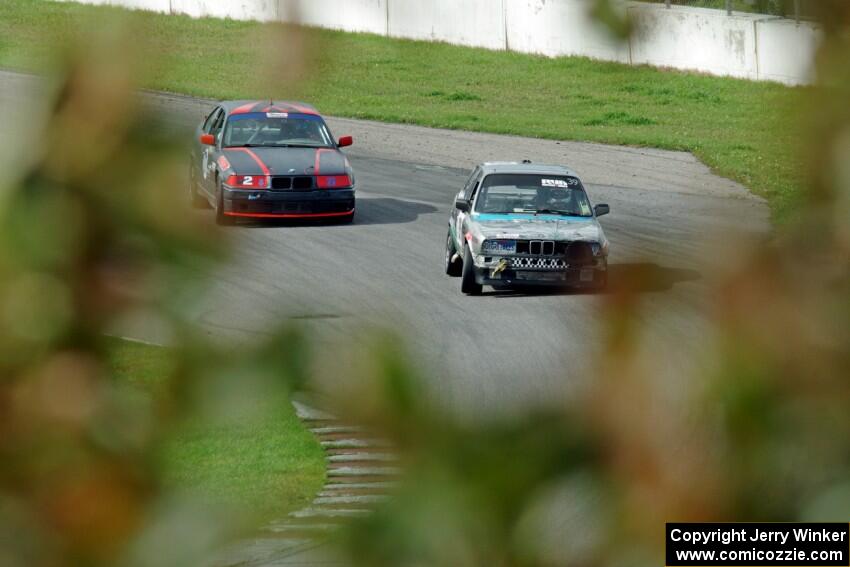 SD Faces BMW 325is and North Loop Motorsports BMW 323is