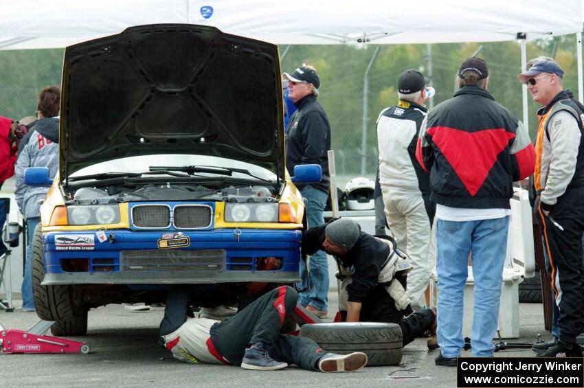 In the Red 2 BMW 325is is repaired back in the paddock.