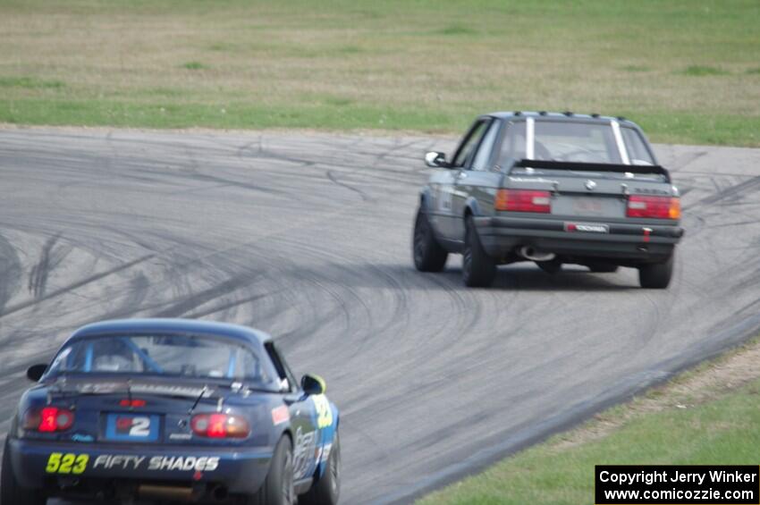 Team Endurance BMW 325is and 50 Shades of Blue Mazda Miata