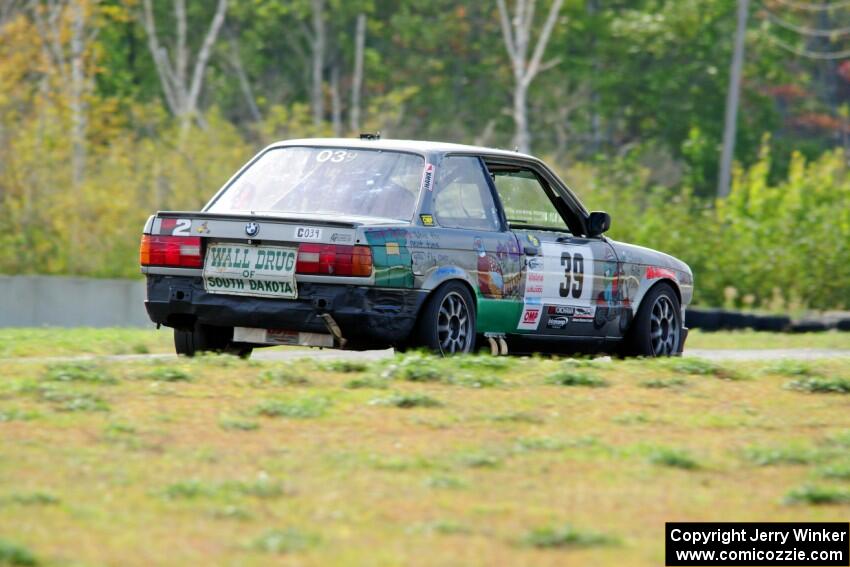 SD Faces BMW 325is