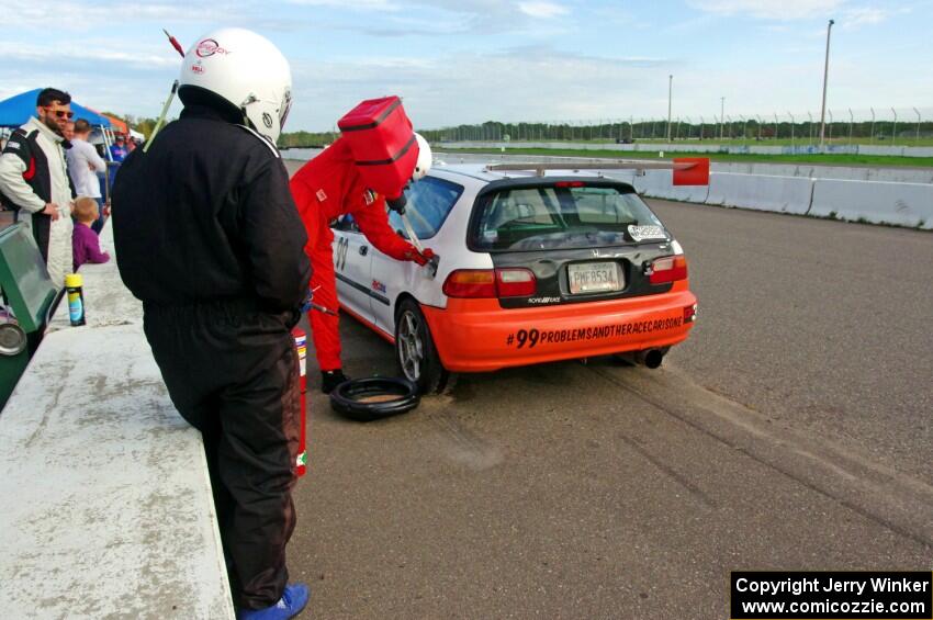 Flatline Performance Honda Civic comes in for a last minute splash and go.