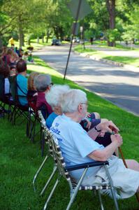 Spectators along Lake Harriet Parkway await the start.