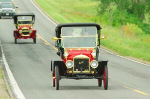 Jim Laumeyer's 1910 Maxwell and Jeff Schreiner's 1908 Maxwell