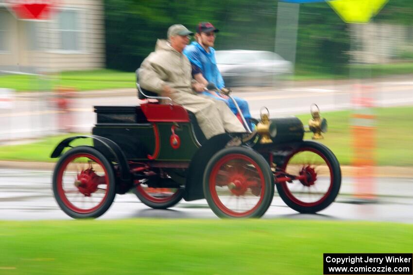 Ron Walkinshaw's 1905 Oldsmobile