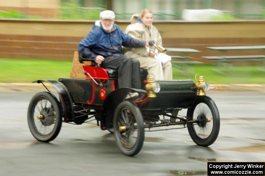 Gil Fitzhugh's 1904 Oldsmobile