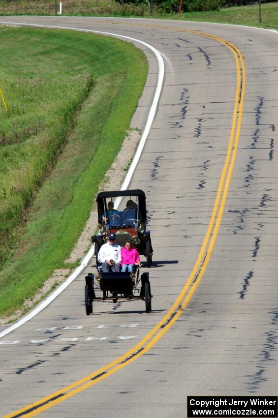 Dave Shadduck's 1902 Oldsmobile and Mark Desch's 1905 Stevens Duryea R