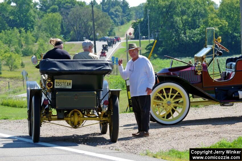 Gil Fitzhugh's 1907 Stanley Steamer checks on Gene Grengs' 1910 Stanley Steamer