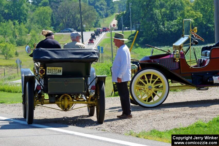 Gil Fitzhugh's 1907 Stanley Steamer checks on Gene Grengs' 1910 Stanley Steamer