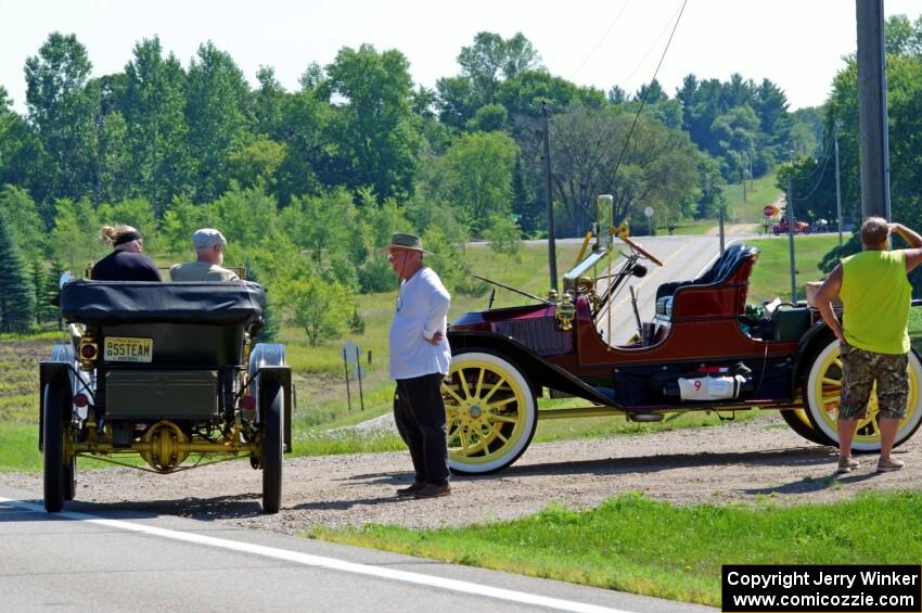 Gil Fitzhugh's 1907 Stanley Steamer checks on Gene Grengs' 1910 Stanley Steamer