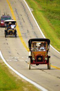 Dave Grose's 1909 REO and Dean Yoder's 1906 Ford Model K