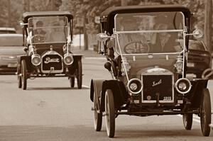 Jim Laumeyer's 1910 Maxwell and John Pole's 1910 Buick