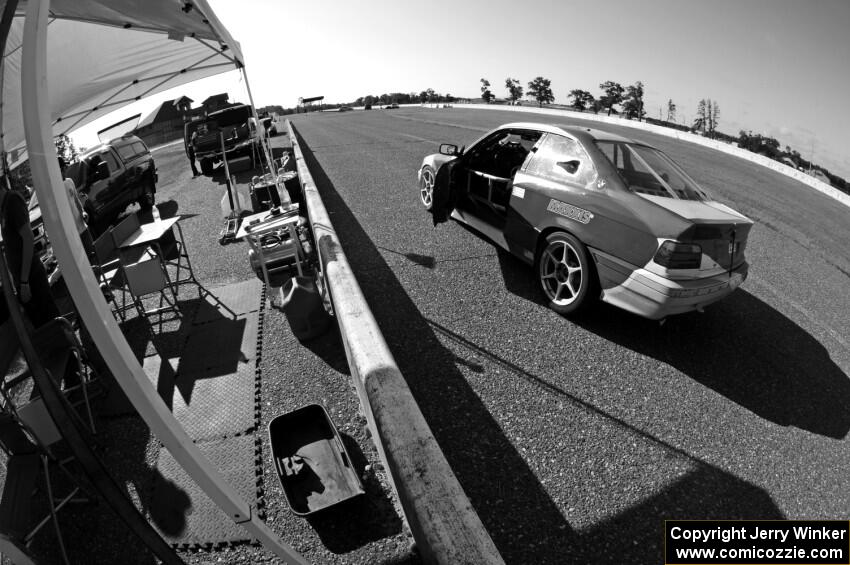 Dirty Side Down Racing BMW 325i
