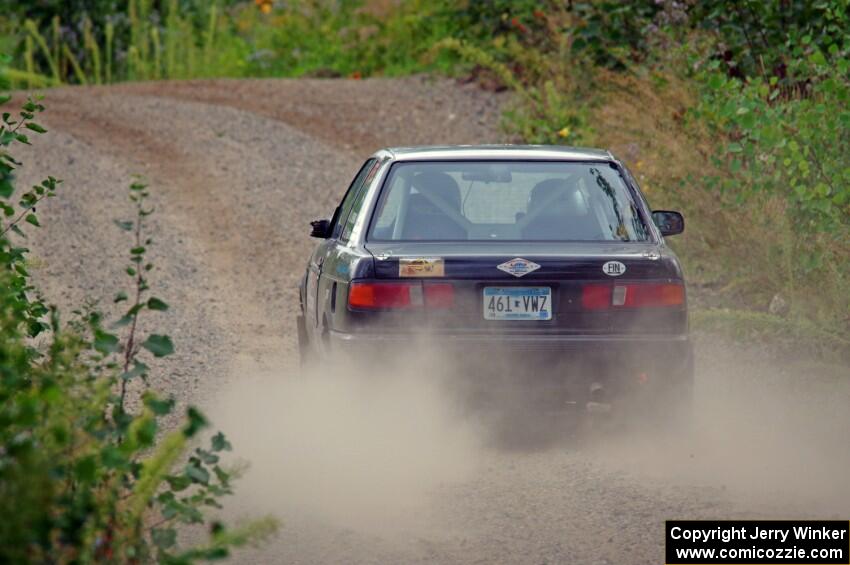 Jerry Rengo / Greg Hanka Nissan Sentra SE-R at a sharp left on SS3, Steamboat I.