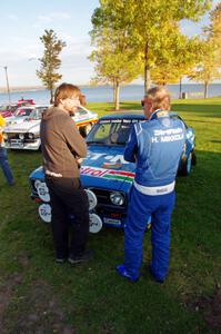 Hannu Mikkola chats with a fan at parc expose in L'Anse.