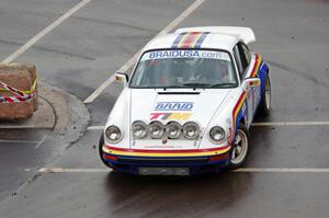 A classic Porsche 911SC does a run of the course.