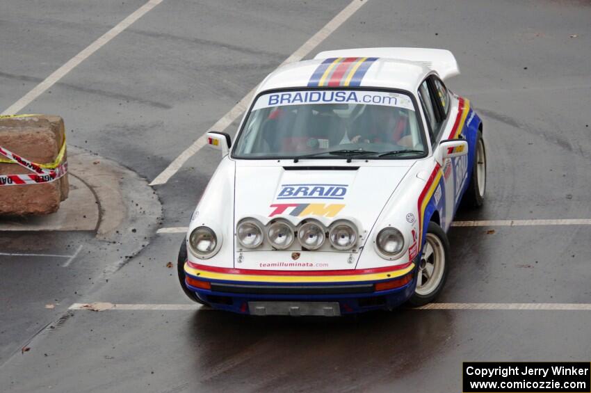 A classic Porsche 911SC does a run of the course.