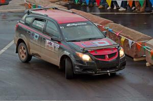 Doug Gekiere / Matt Hoffman Pontiac Vibe GT on SS15 (Lakeshore Drive).