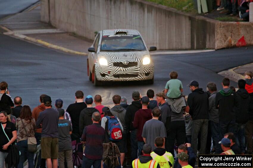 Tracey Gardiner / Rebecca Hall Toyota Yaris on SS15 (Lakeshore Drive).