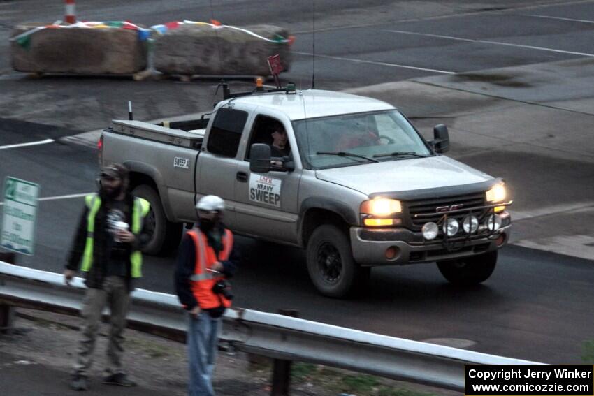 Heavy Sweep 6 GMC Truck after SS15 (Lakeshore Drive).