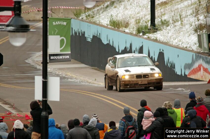 Michael Cadwell / Omar Cardenas BMW 325is on SS15 (Lakeshore Drive).