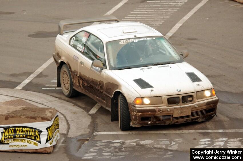 Michael Cadwell / Omar Cardenas BMW 325is on SS15 (Lakeshore Drive).