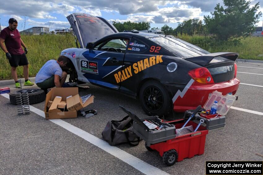 Paul Johansen / Susi Little Hyundai Tiburon before the event.