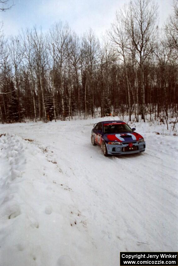 Alec Ellsworth / Steve Kaczkowski Mitsubishi Lancer Evo IV at a sharp corner on SS1, Hardwood Hills Rd.