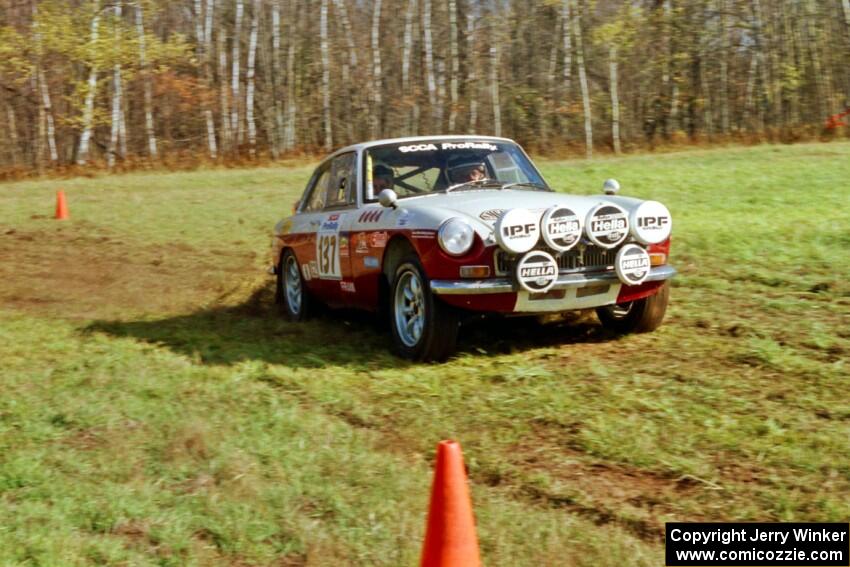 Phil Smith / Dallas Smith MGB-GT on SS1, Casino.