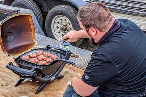 A little grilling for lunch before the start.