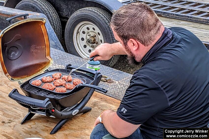 A little grilling for lunch before the start.