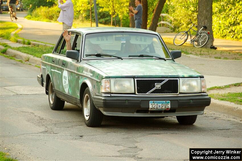 ArtCar 17 - Volvo 240