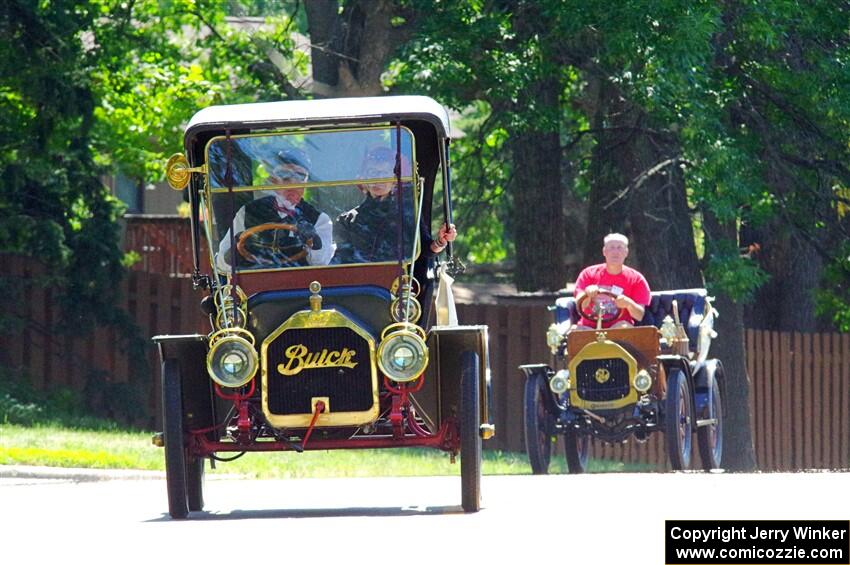 John Pole's 1910 Buick and Webster Peterson's 1911 Le Zèbre