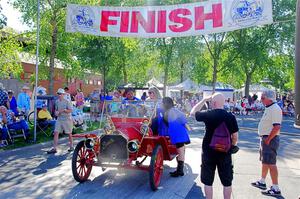 Ron Gardas, Sr.'s 1910 Buick Model 14 at the finish.