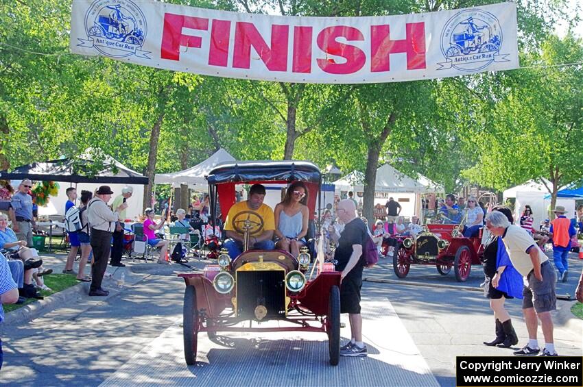 Ron Gardas, Jr.'s 1908 Ford Model S at the finish.