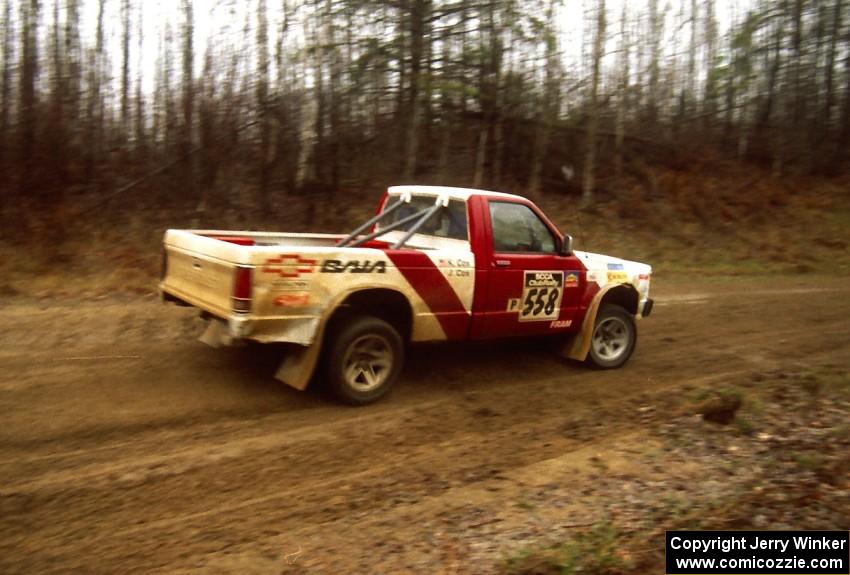 Jim Cox / Kaari Cox drift their Chevy S-10 through a sweeper on East Steamboat Rd.